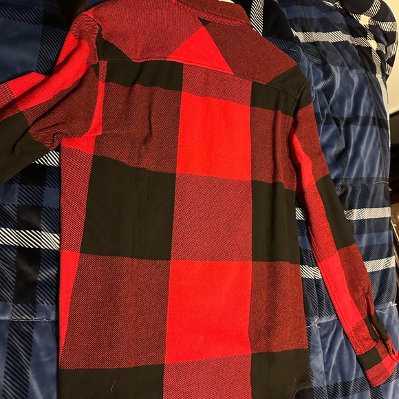 Red and black plaid American Eagle long sleeve button down shirt. - Picture 2 of 3
